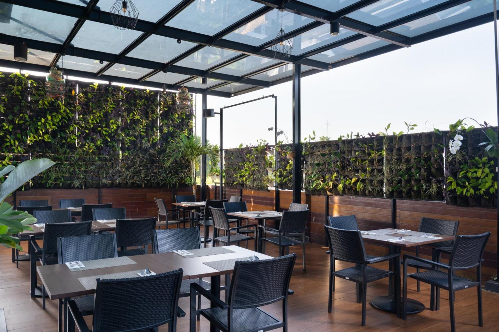 Laska Hotel Sukabumi Exterior foto